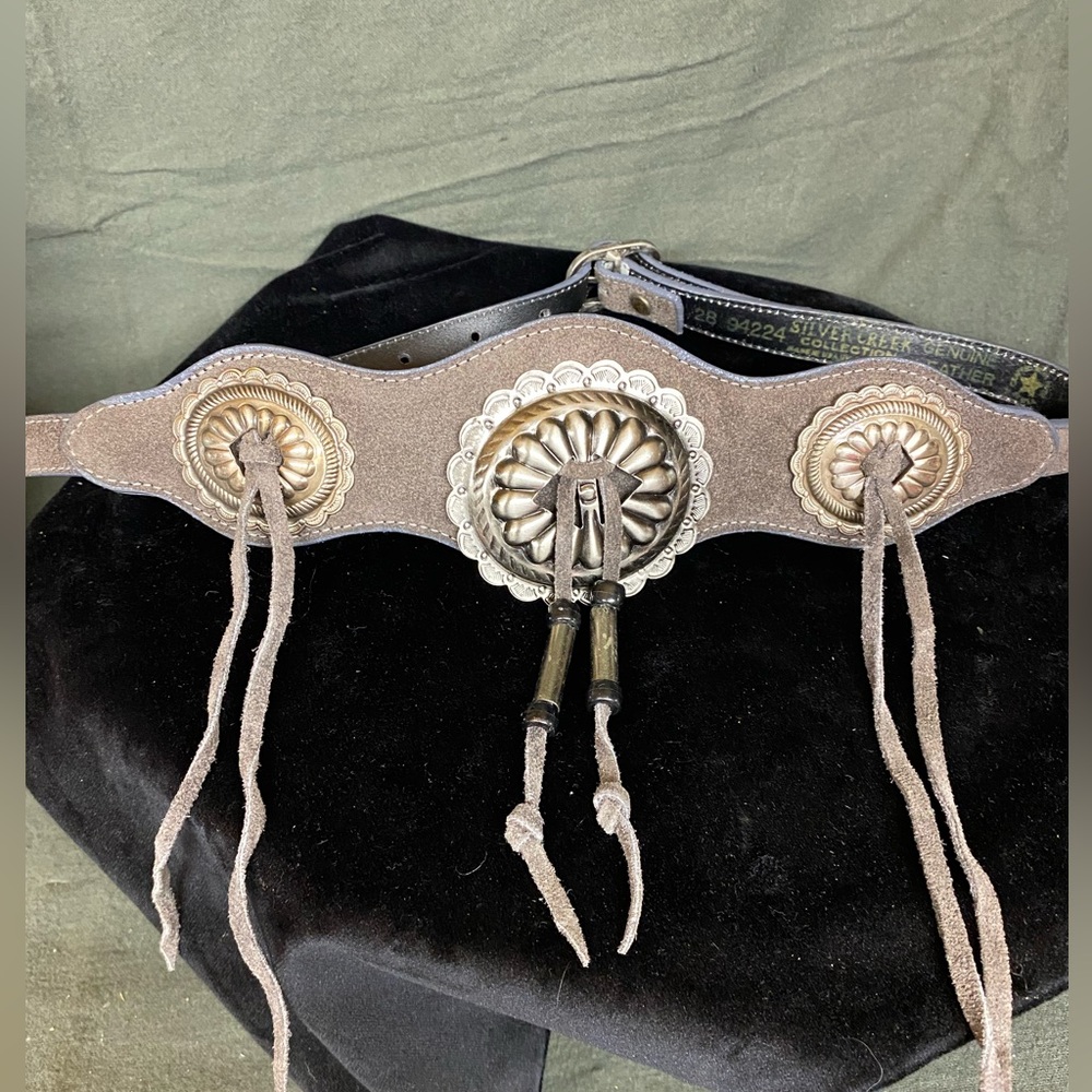 Silver creek collection western genuine leather gray belt with tassels
